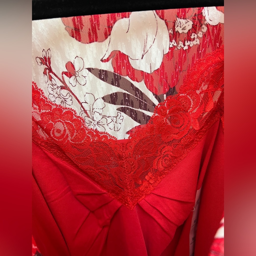 ❤️ NWOT! Guess Red Floral Blouse - Picture 5 of 8